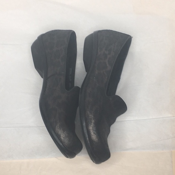 Dansko Olivia Metallic Leopard Print Tailored Flat - Picture 9 of 9